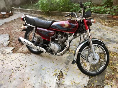 Honda 125 Red 2024 model