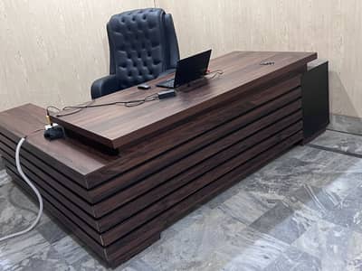 Boss Table and chair