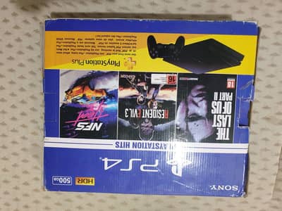 Ps4 slim 1 TB with 2 Games Cds & 2 controllers