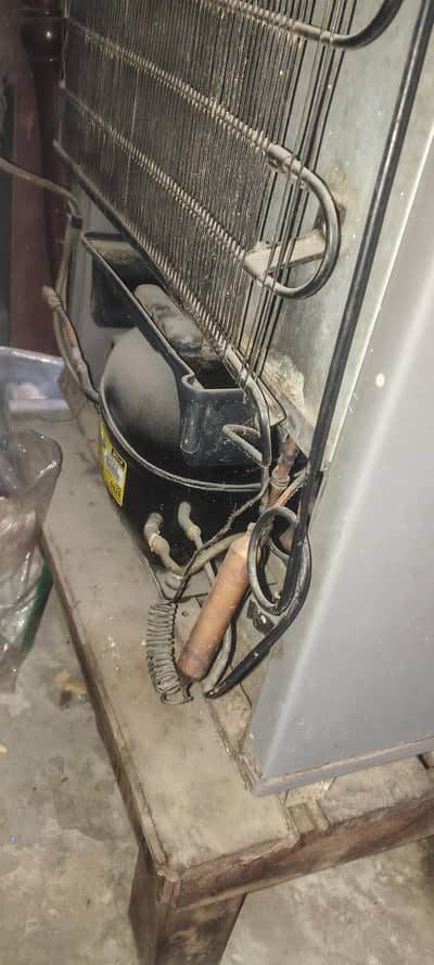 PEL refrigerators medial size 10by9 all ok colour life gray
