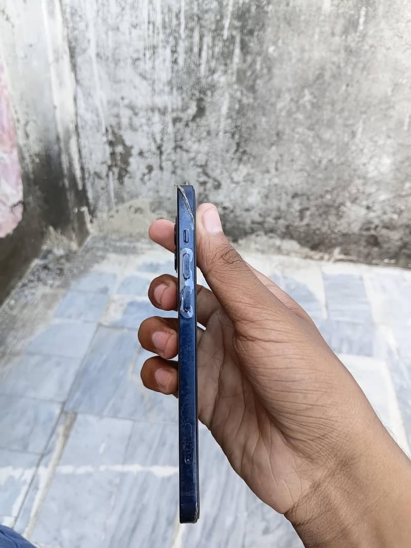 Apple iPhone 12 2