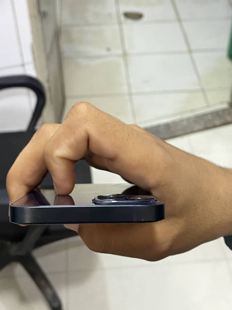 Apple iPhone 13 6