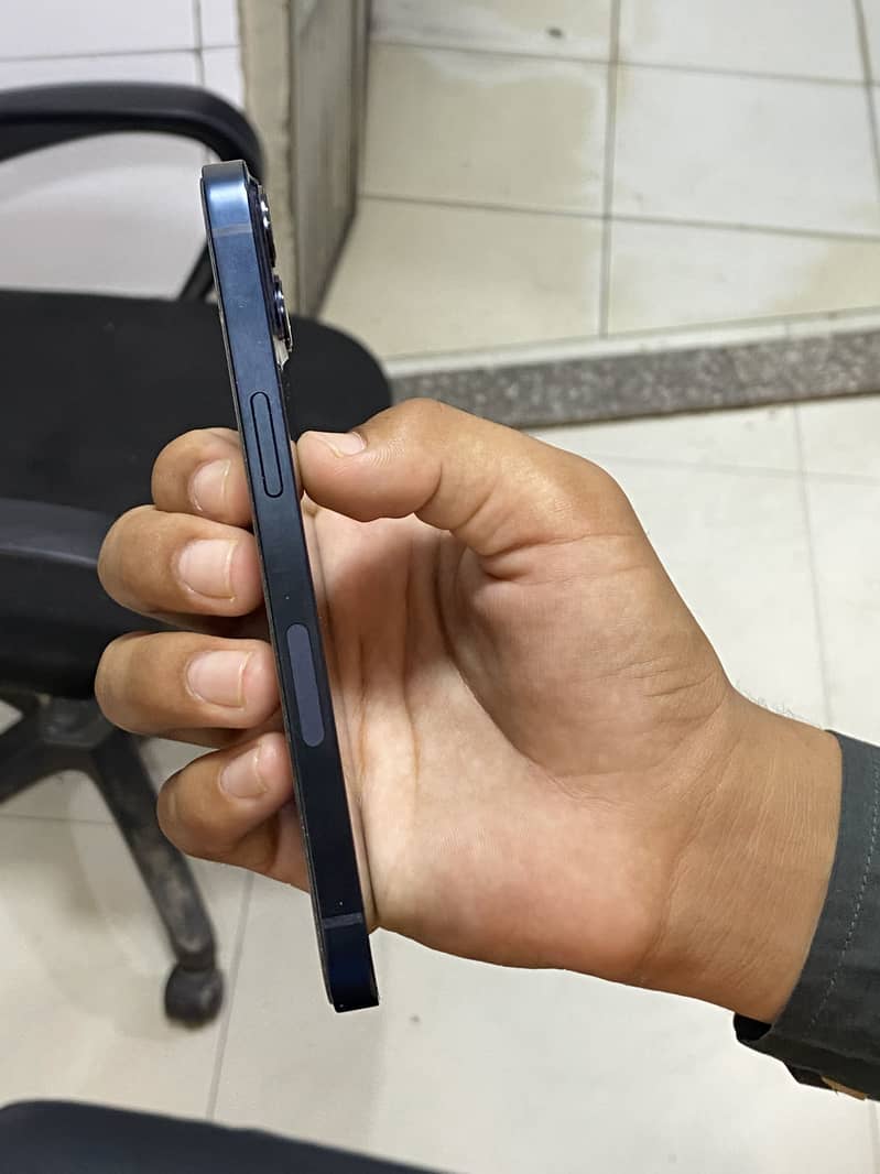 Apple iPhone 13 7