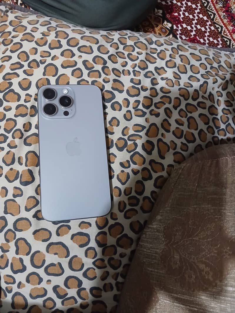 iPhone 15 Pro Max 0