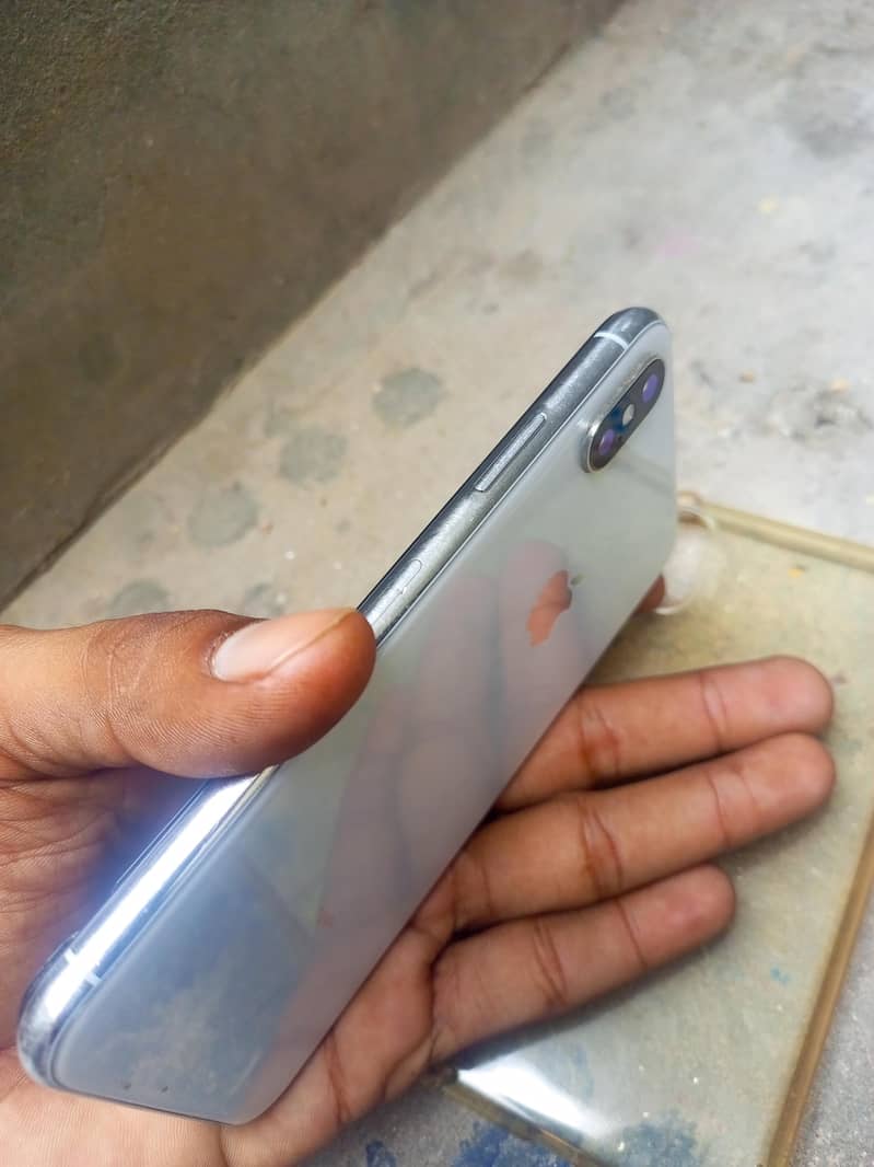 Apple iPhone X 3