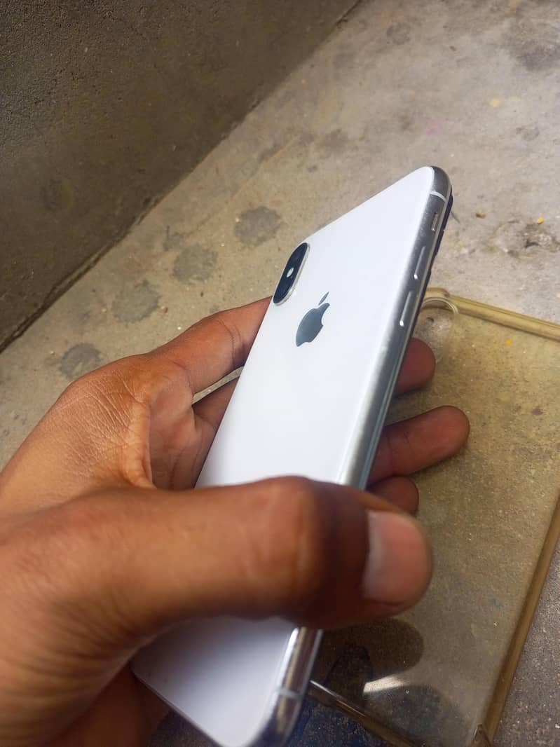 Apple iPhone X 4