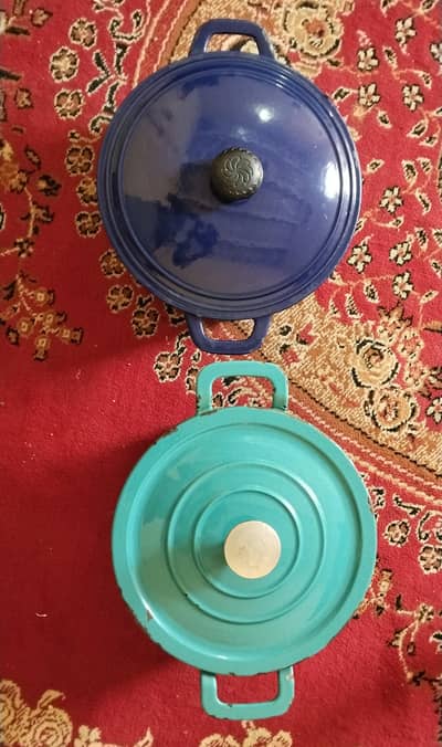 2 Cooking Pots with Lids – Good Condition