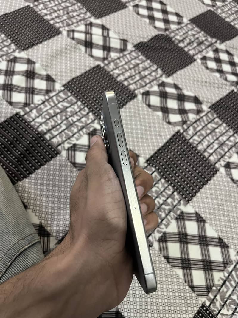 iPhone 15 Pro Max Physical Sim 2