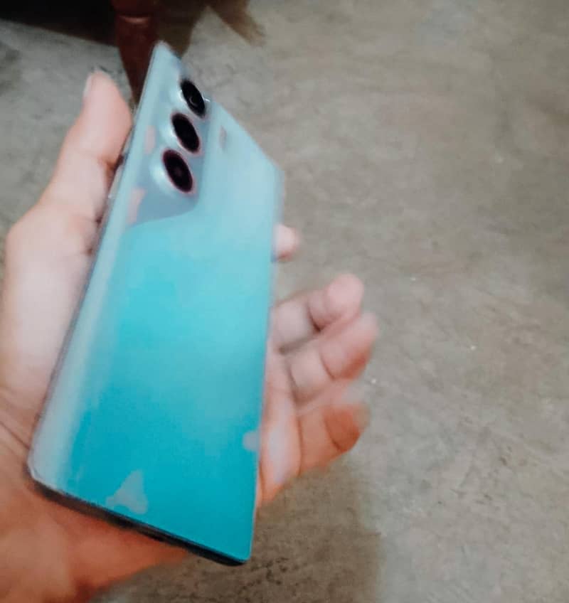 Tecno CAMON 40 Pro 0