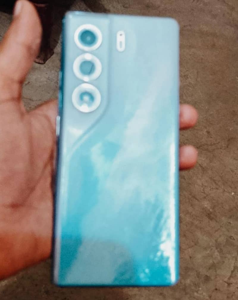 Tecno CAMON 40 Pro 1