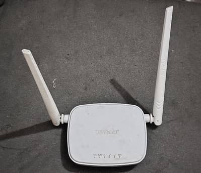 tenda WiFi router