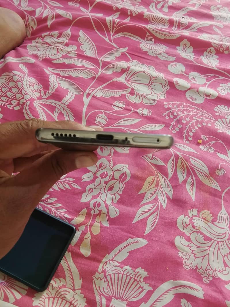 Tecno CAMON 40 Pro 4