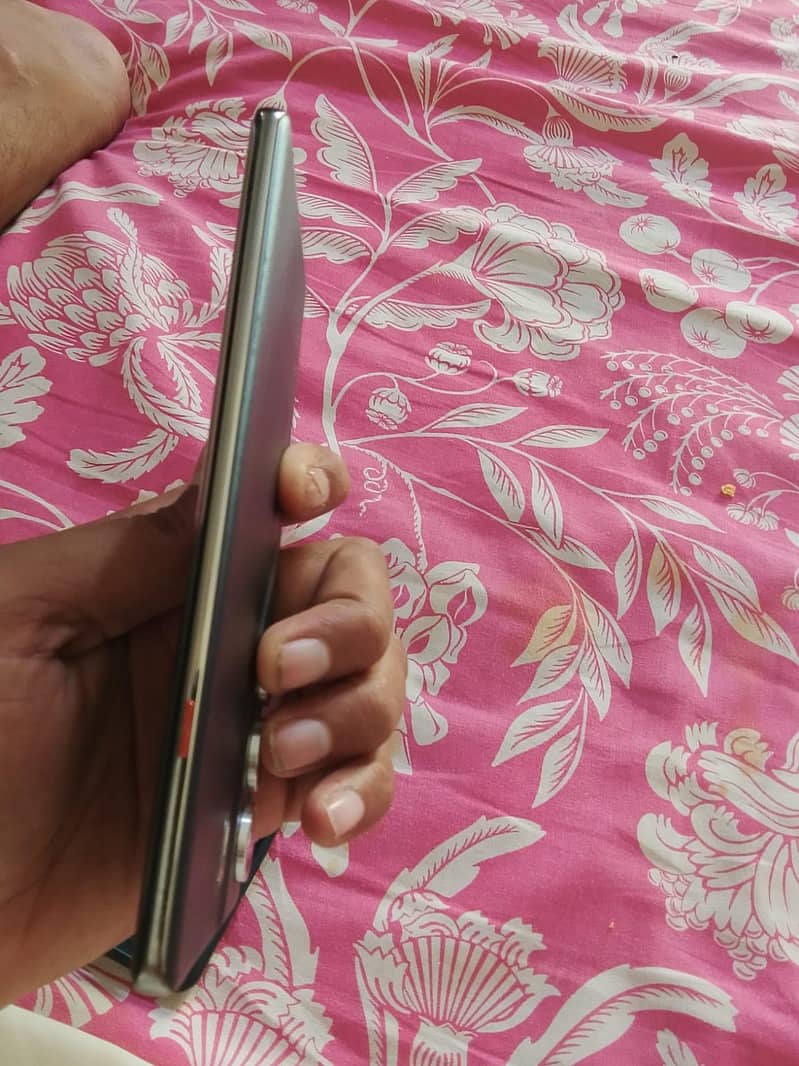 Tecno CAMON 40 Pro 5