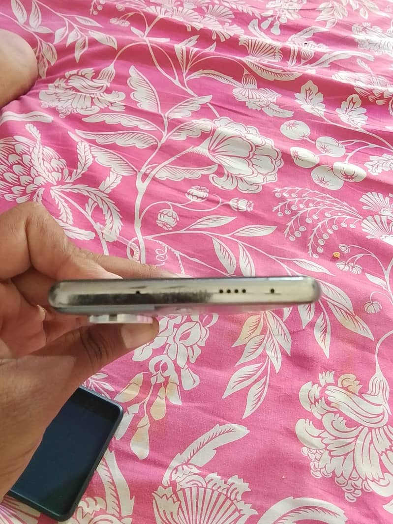Tecno CAMON 40 Pro 6