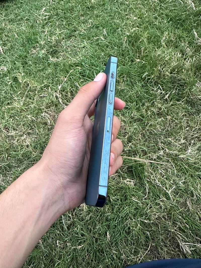 Apple iPhone 12 Pro Max 3