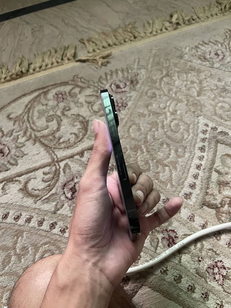 Apple iPhone 14 Pro 2