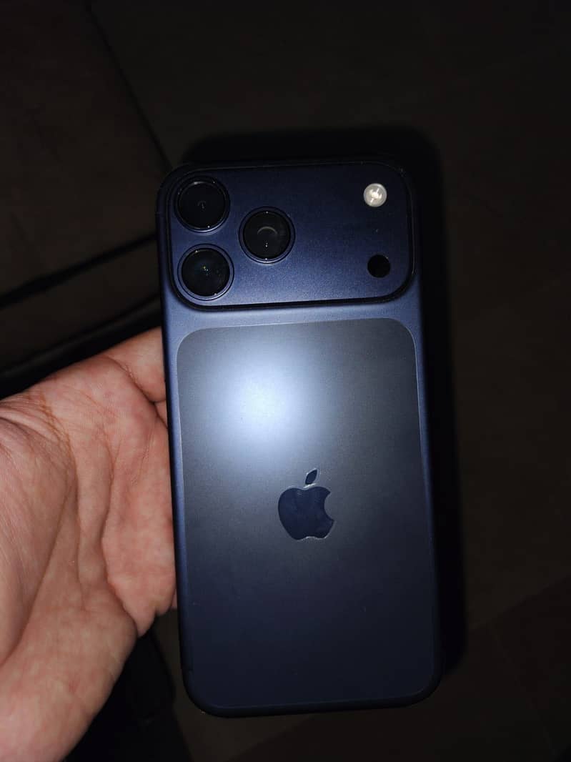 Apple iPhone 17 Pro Max 0