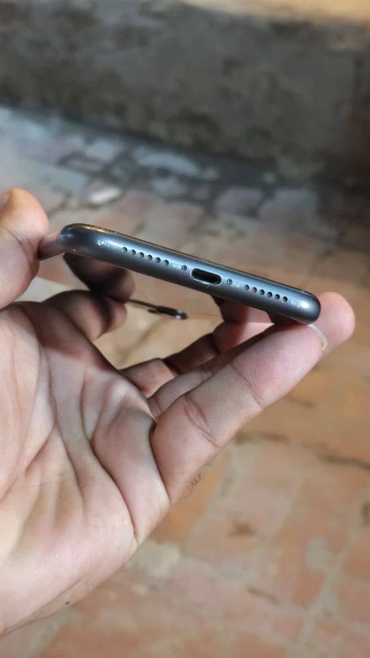 Apple iPhone 11 3