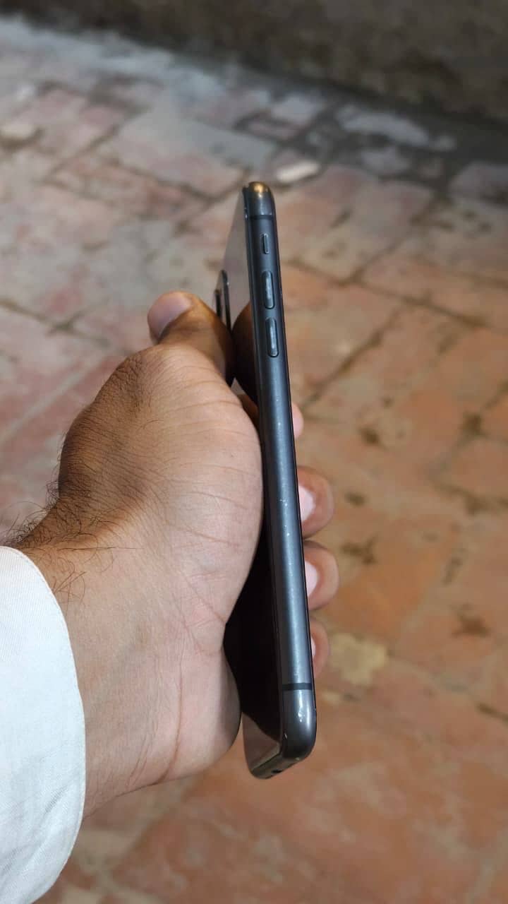 Apple iPhone 11 5