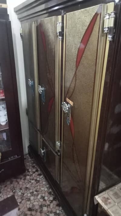 3 door almirah for sell