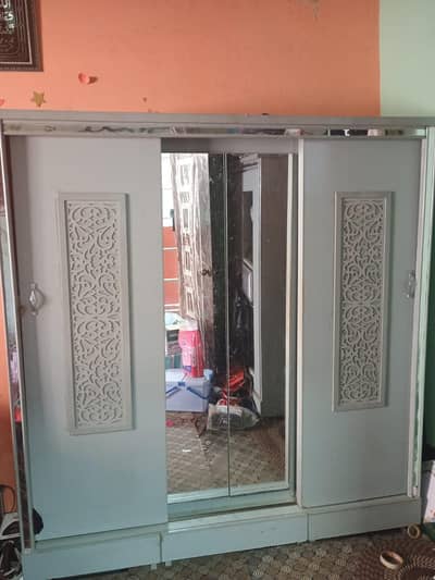 3 doors wardrobe in