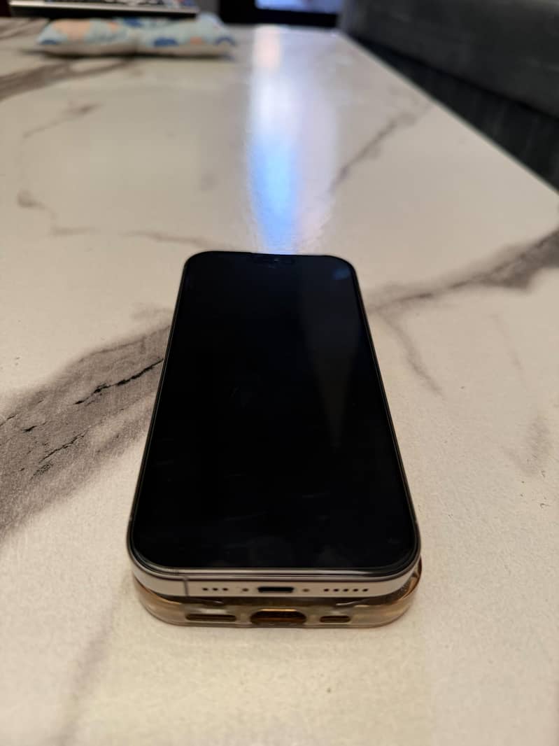Apple iPhone 16 Pro 0