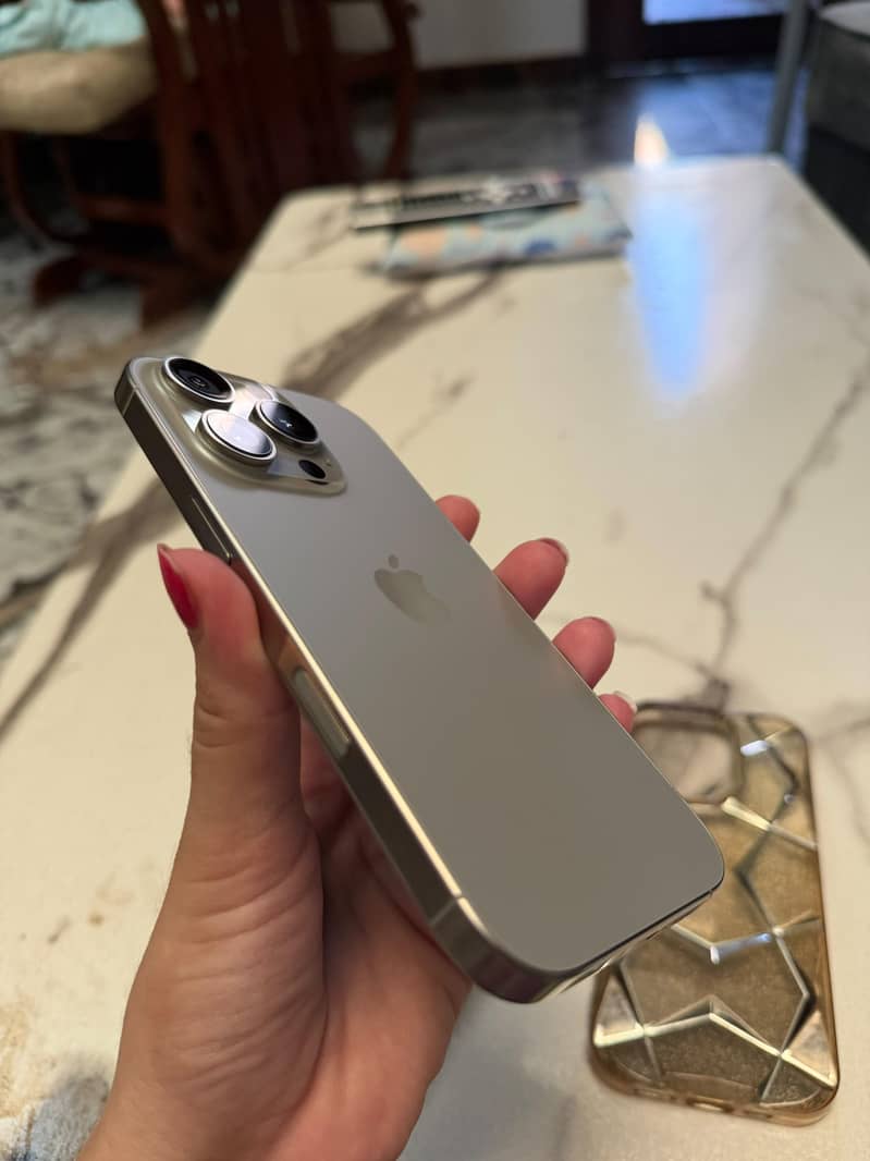 Apple iPhone 16 Pro 1