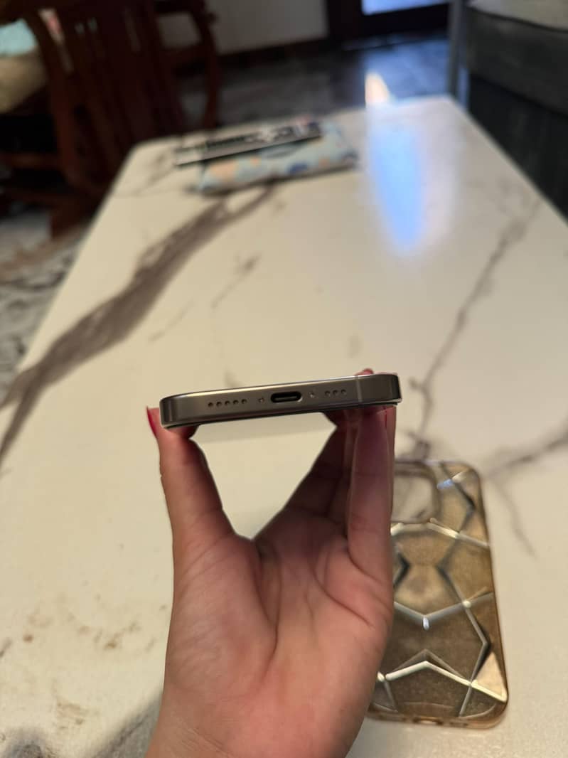 Apple iPhone 16 Pro 2