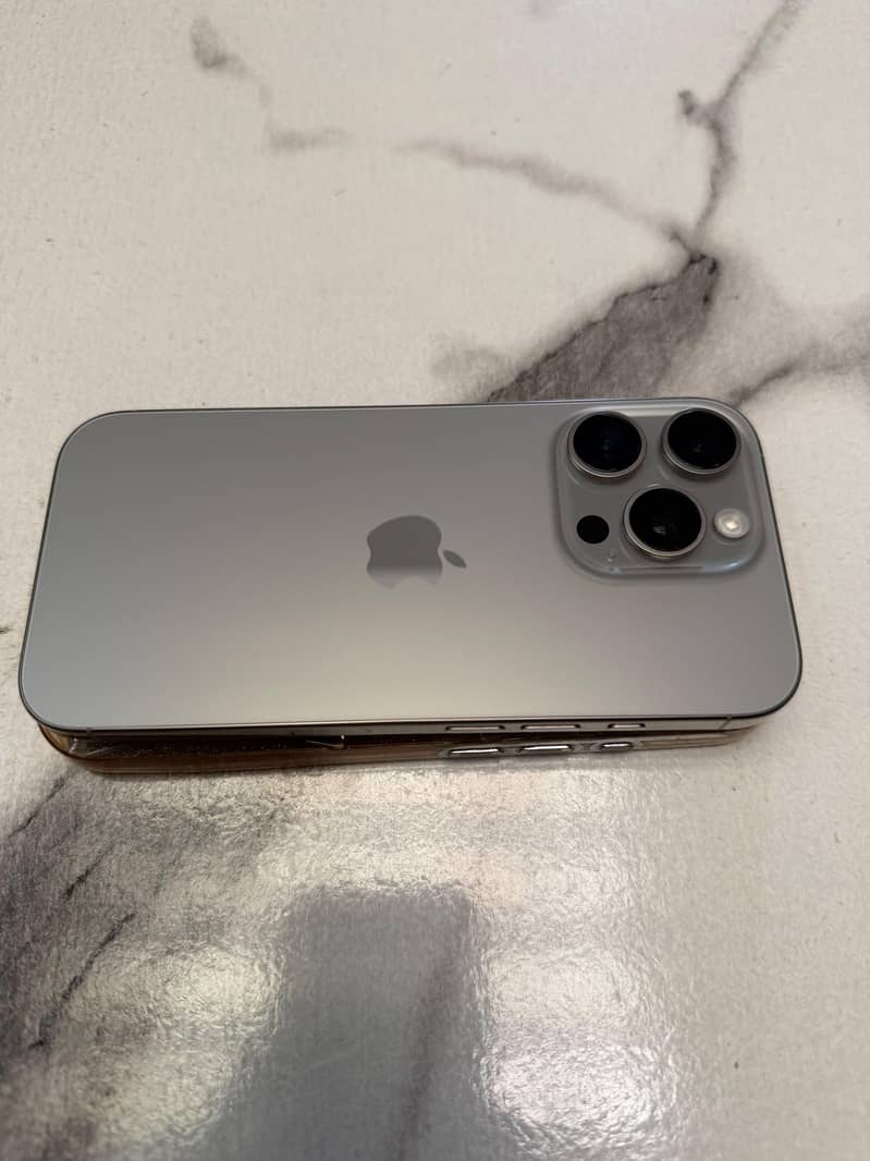 Apple iPhone 16 Pro 4