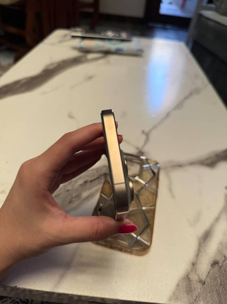 Apple iPhone 16 Pro 6