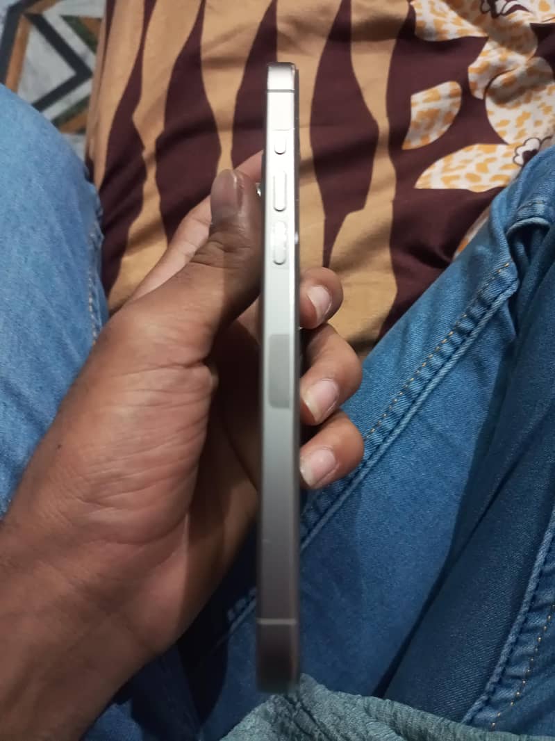 Apple iPhone 15 Pro Max 3