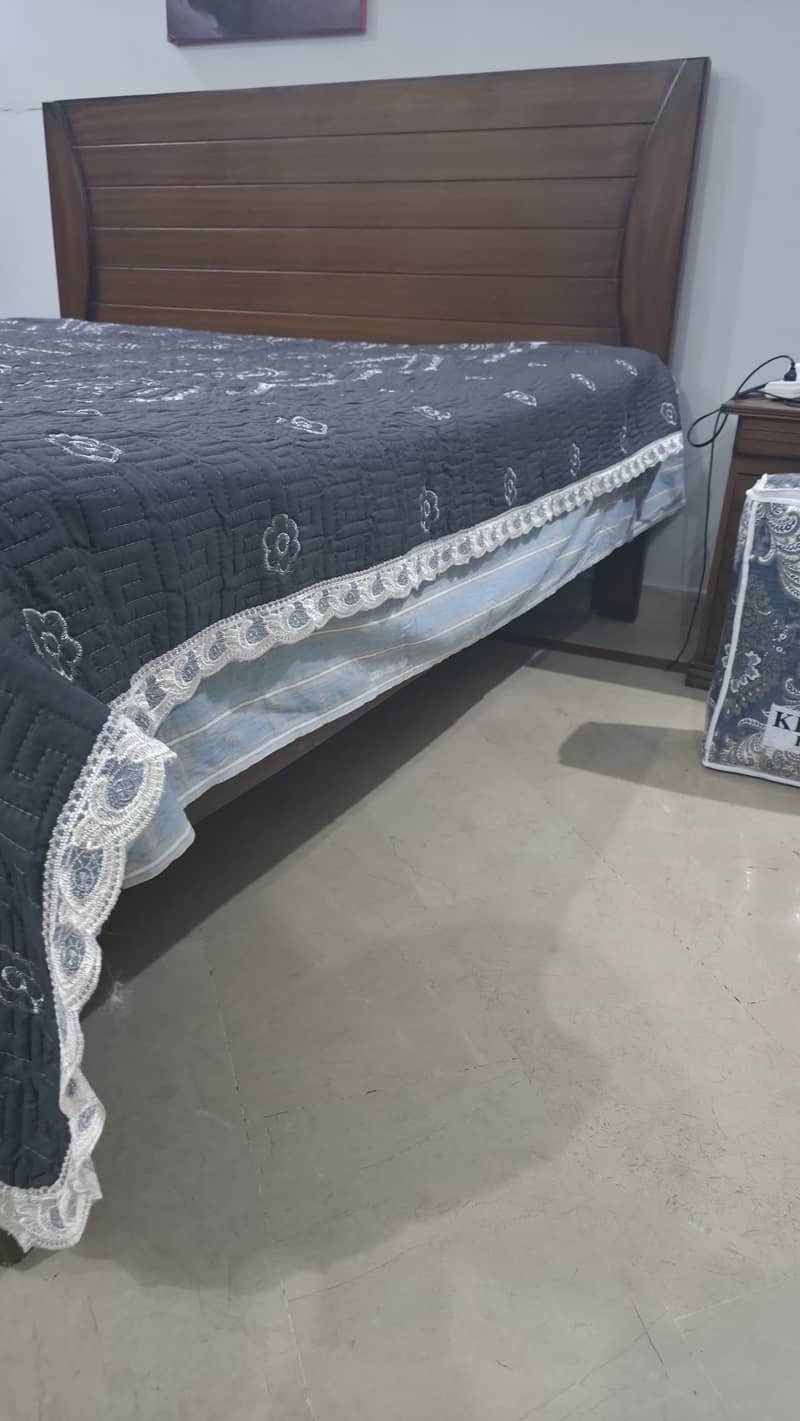 Bed Set with Side Tables 0