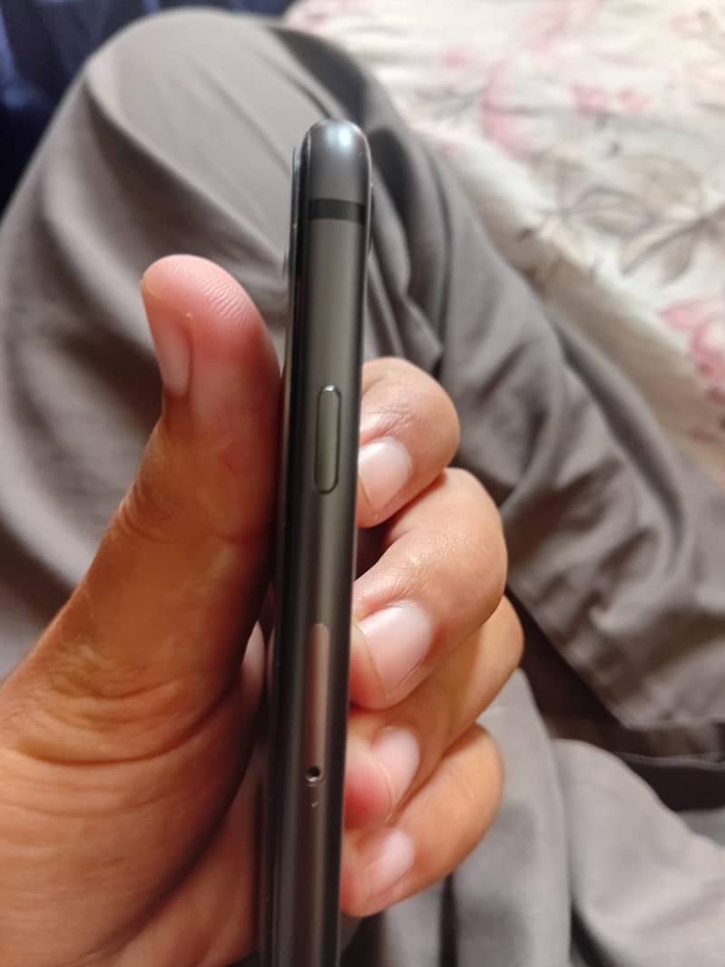 Apple iPhone 8 1