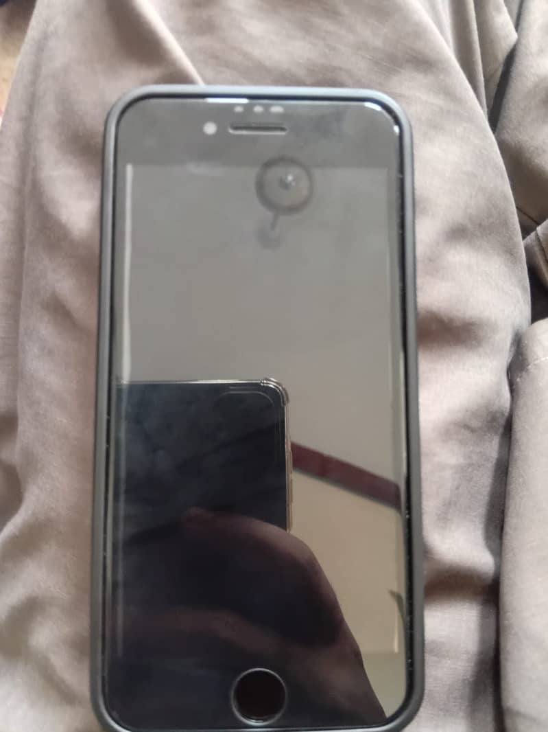 Apple iPhone 8 3