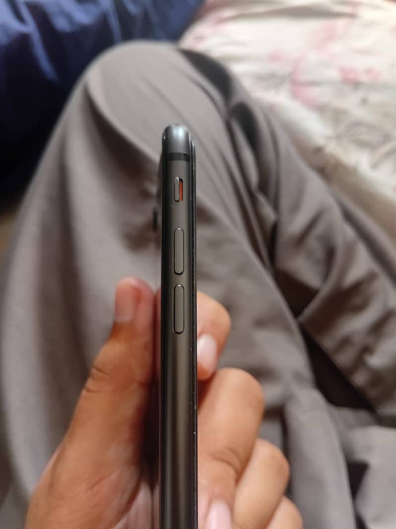 Apple iPhone 8 5