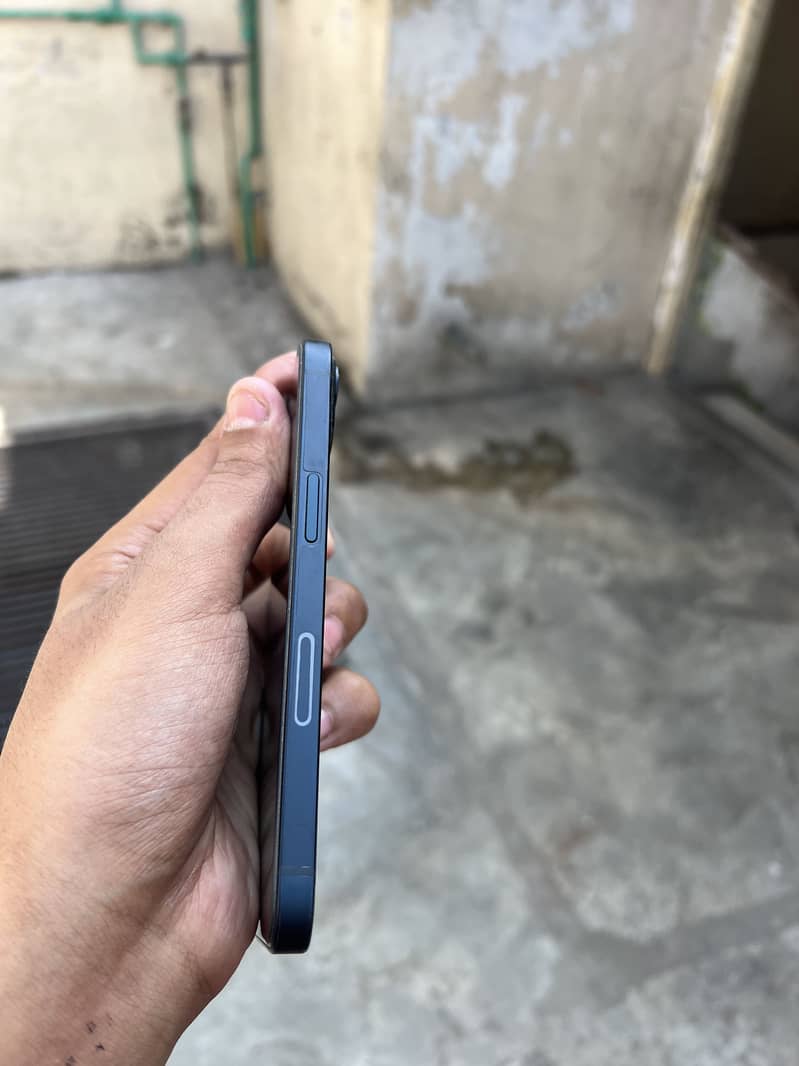 Apple iPhone 13 5