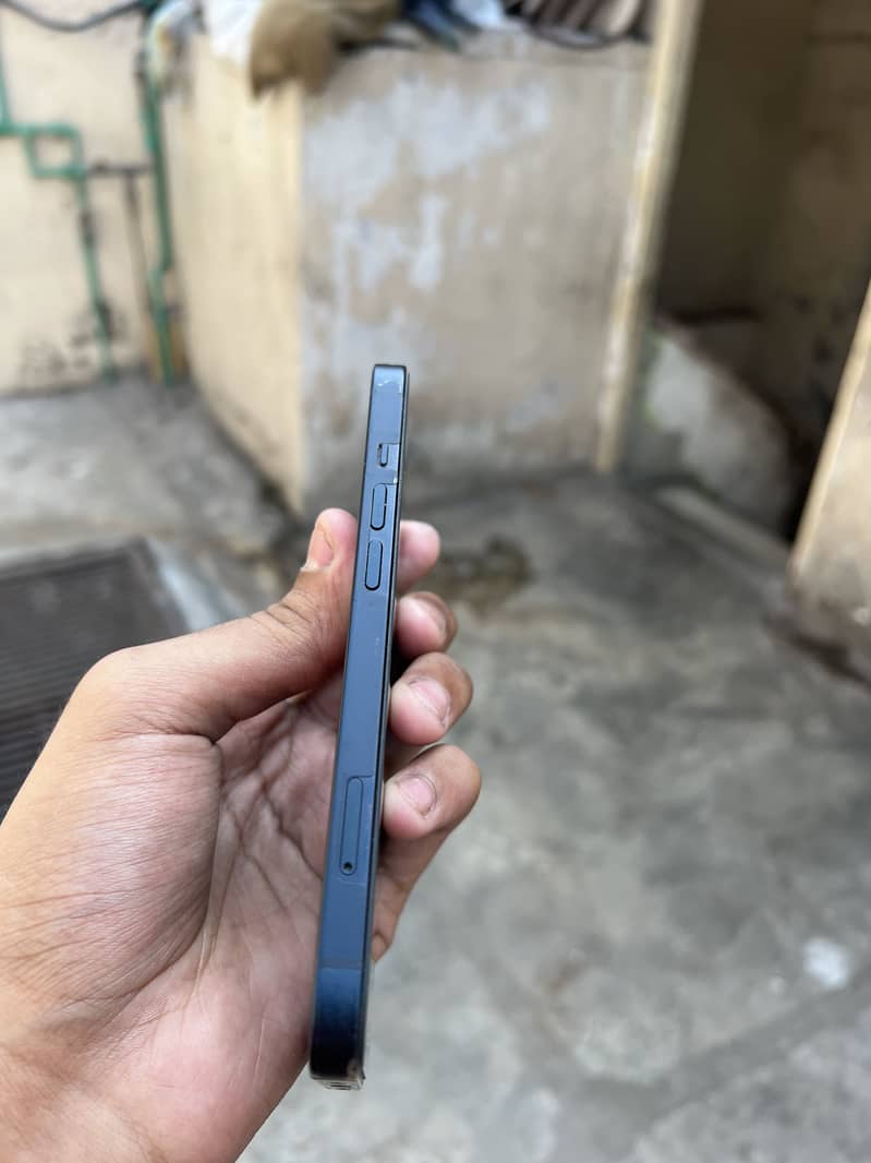 Apple iPhone 13 7