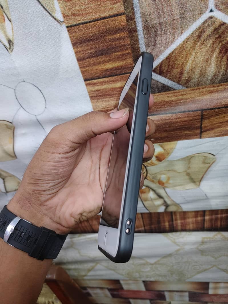 Apple iPhone 8 Plus 1