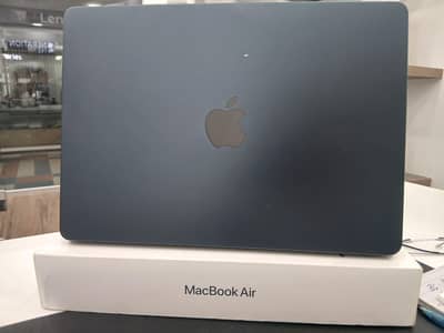 Macbook Air M3, 13" (8/256) Complete Box