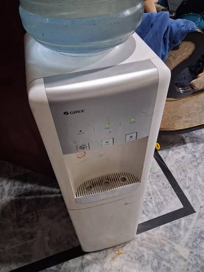 Gree water dispenser