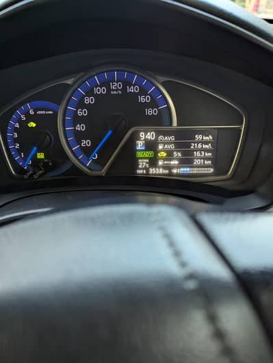 Toyota Corolla Axio hybrid 2014