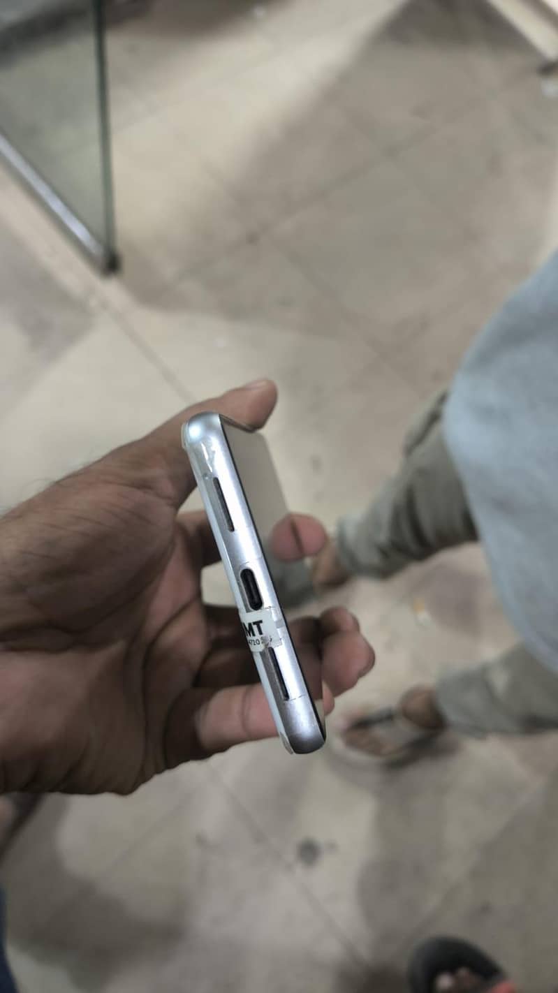 Google Pixel 7 4