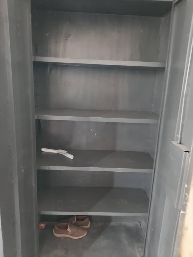 used wardrobe 0