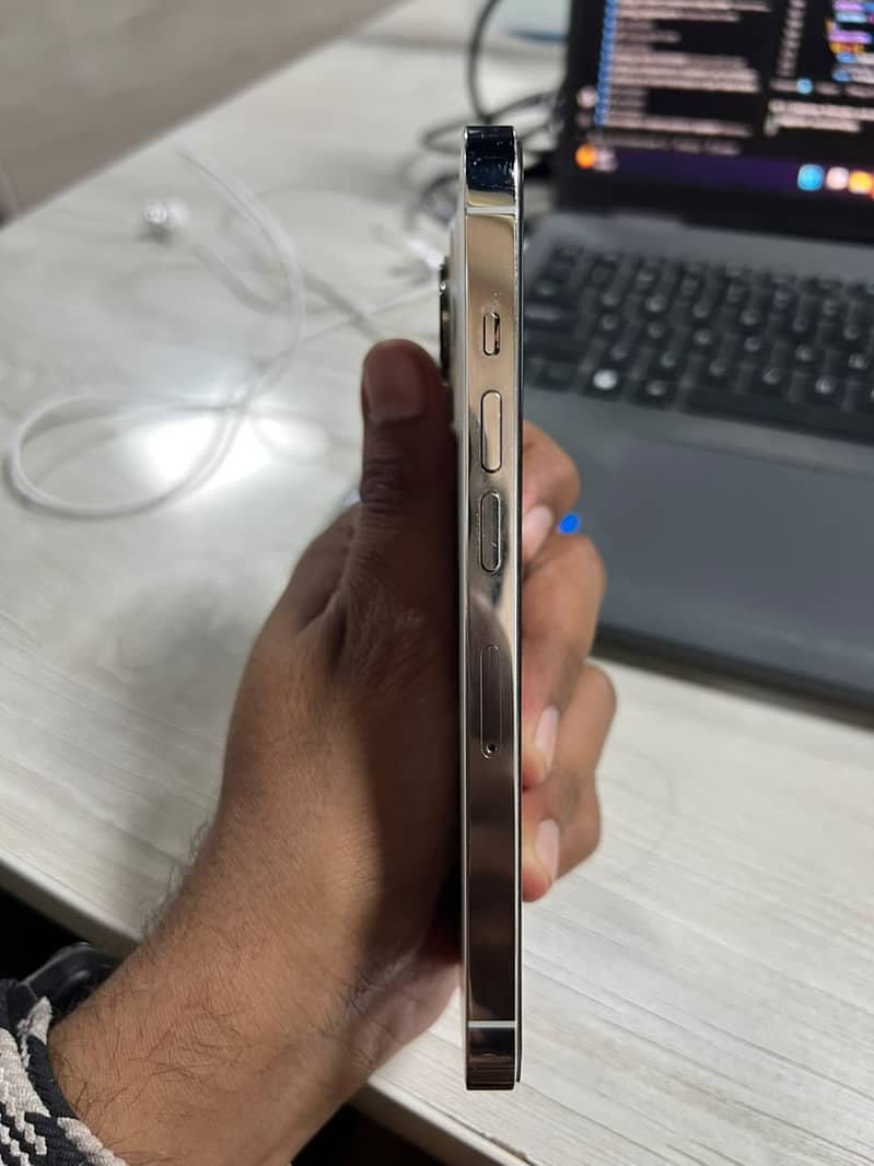 Apple iPhone 13 Pro 2
