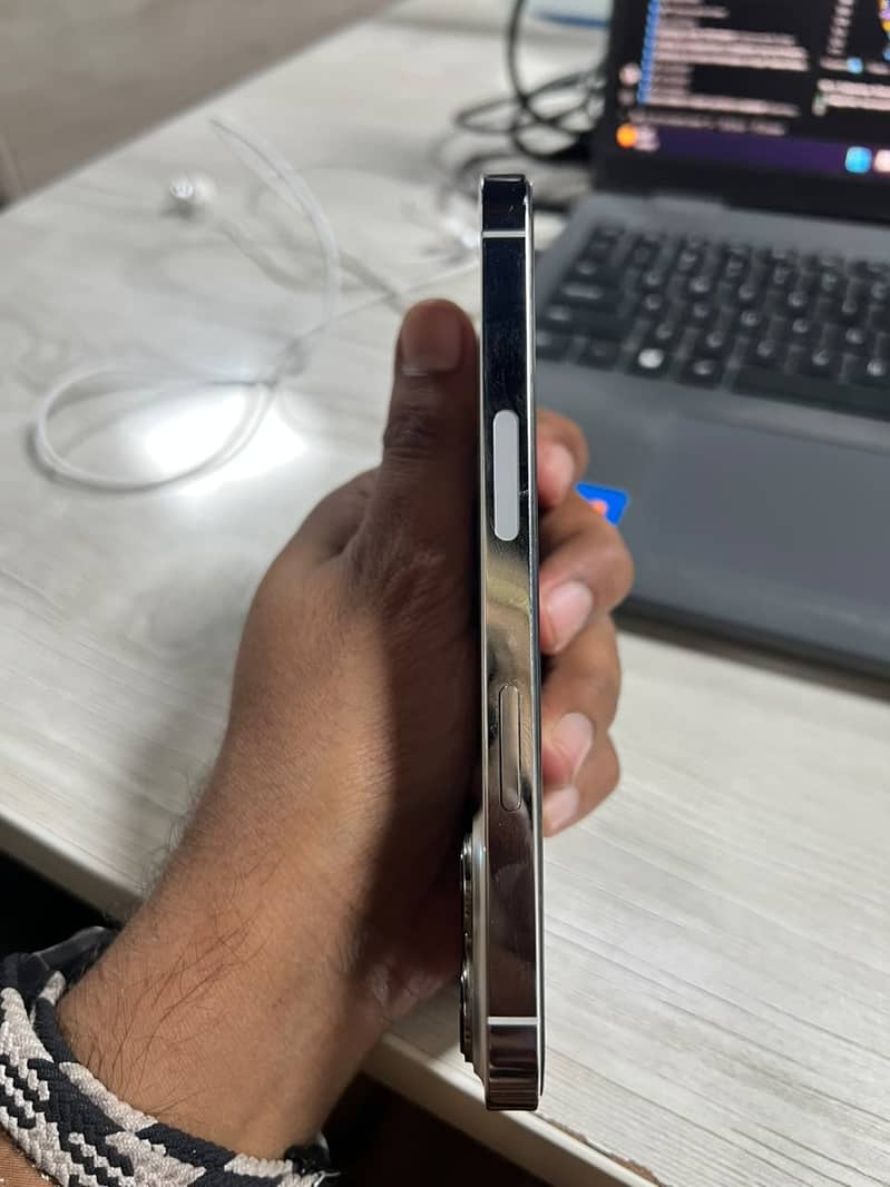 Apple iPhone 13 Pro 4