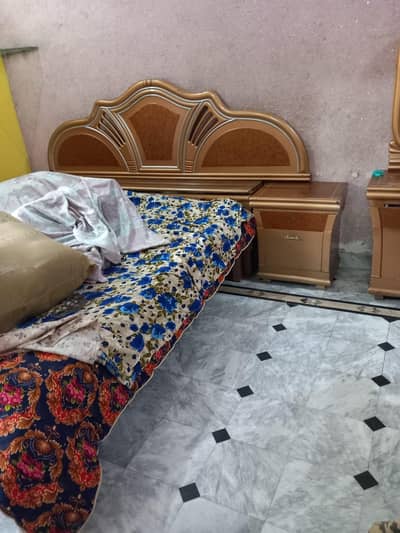 king size bed with matress 2 side drawers and dressing table