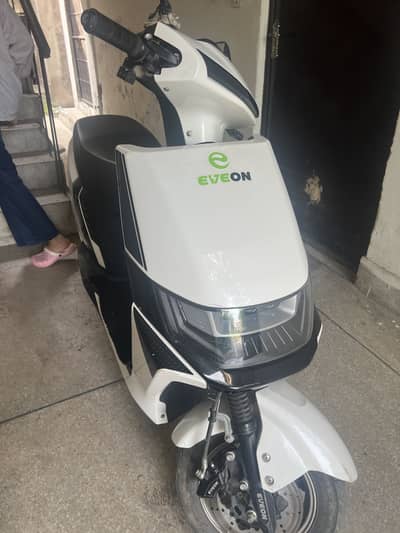 Eveon joy model 10 metre electric  scooty  excellent condition