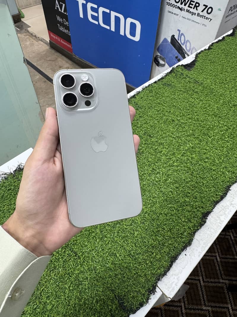 Apple iPhone 15 Pro Max 1