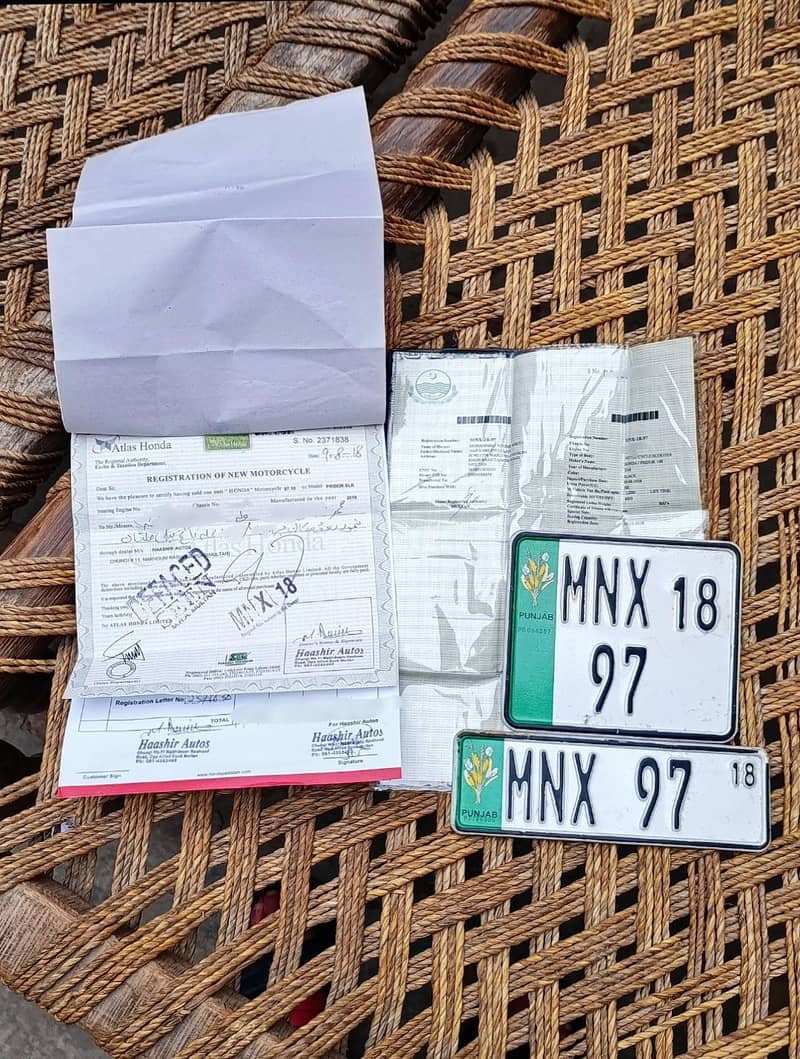 اپنی استمعال کی اور اپنے نام گاڑی ہے کنڈیشن زبردست ہے تمام کاغذات اصل 5