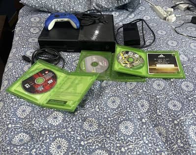 XBOX ONE 500 GB WITH ORIGNAL BOX AND ONE CONTROLLER